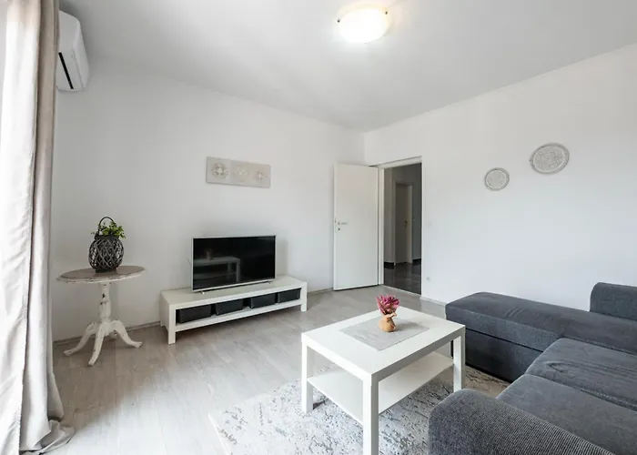 Apartment Mirna
