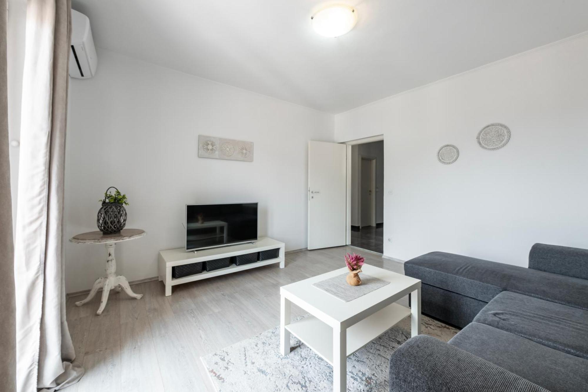 Apartment Mirna *